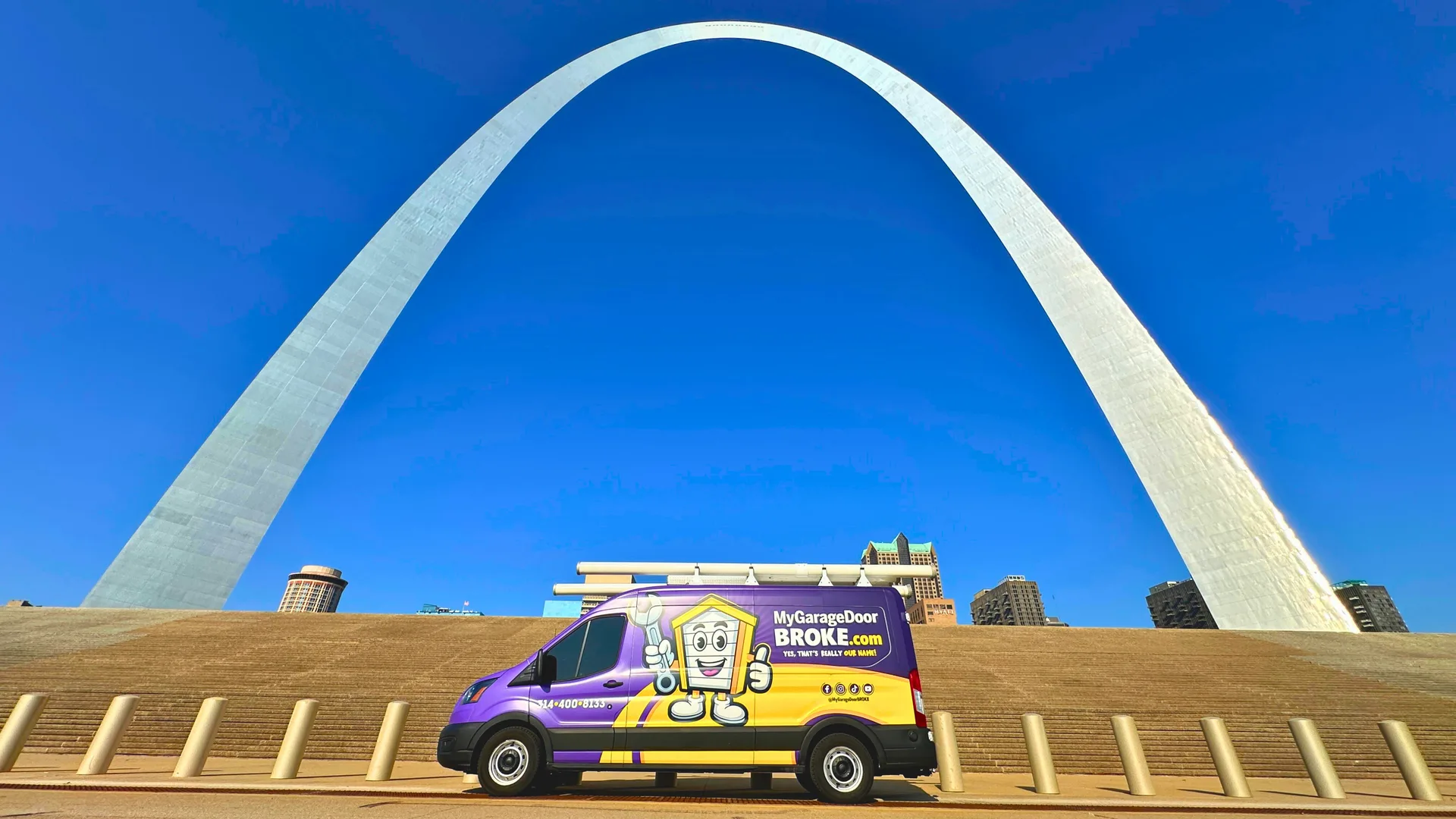 MyGarageDoorBroke.com service van in front of the Gateway Arch in St. Louis